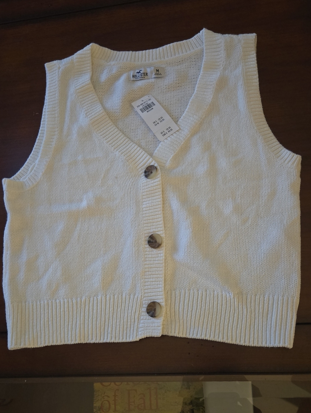 Women's white sleeveless knitted vest. Medium. New With Tag!